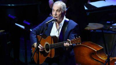 Paul Simon Addresses His Sudden Hearing Loss and How It Affects His Performances - www.etonline.com - Britain