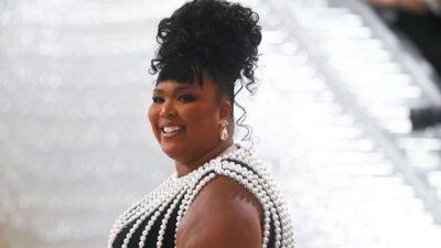 Lizzo Gives It All She's Got in Epic Tina Turner 'Proud Mary' Concert Tribute - www.etonline.com - Switzerland - Arizona