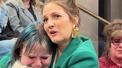 Drew Barrymore Comforts Audience Member Who Starts Crying During Her Show - www.etonline.com