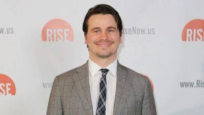 'Yellowjackets': Jason Ritter Did Not Appear in Season 2 But Will Still Show Up at Some Point - www.etonline.com