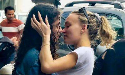 Lily-Rose Depp’s emotional reunion with girlfriend at Los Angeles airport: See Pics - us.hola.com - Los Angeles - Los Angeles