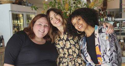 Mandy Moore reunites with This Is Us castmates 1 year after show's end - www.msn.com