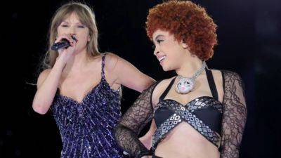 Taylor Swift and Ice Spice Perform 'Karma' Remix at The Eras Tour at MetLife Stadium - www.etonline.com - Illinois - New Jersey - county Rutherford