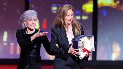Watch Jane Fonda Hilariously Chuck Palme d’Or Certificate at Winner Justine Triet, Who Forgot to Take It (Video) - thewrap.com - France