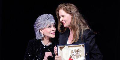Jane Fonda Throws Award at Director Justine Triet at Cannes Film Festival 2023 - www.justjared.com