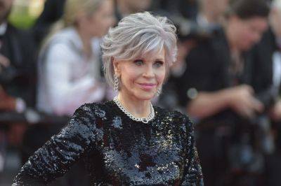 Jane Fonda Throws Award At Director Justine Triet After Trying, And Failing, To Get Her Attention At Cannes Film Festival - etcanada.com - France