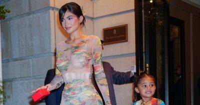 Kylie Jenner and adorable daughter Stormi, 5, match in printed dresses in NYC - www.ok.co.uk - New York