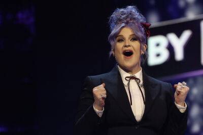 Kelly Osbourne Posts From The Set Of ‘Beat Shazam’ As Ailing Jamie Foxx Remains Absent - etcanada.com