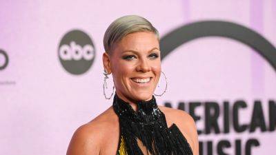 Pink Gets Naked On Main to Embarrass Her Kids - www.glamour.com