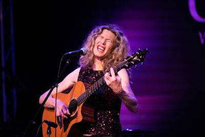 Sophie B. Hawkins Opens Up About Her ‘Omnisexuality’: ‘This Represents Me’ - etcanada.com - New York - Los Angeles
