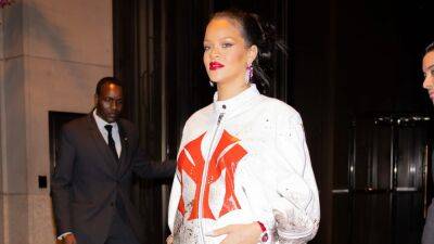 Pregnant Rihanna Supports New York Yankees With Latest Maternity Style Statement - www.etonline.com - New York - New York