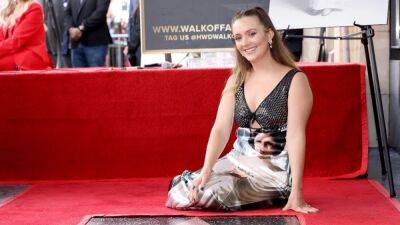 Billie Lourd Honored Mother Carrie Fisher’s Wish to See a Dress With Leia on It at Walk of Fame Ceremony (Photo) - thewrap.com
