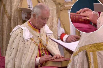 King Charles III takes coronation oath with ‘sausage fingers’ on the Bible - nypost.com - Britain