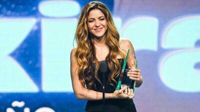 Shakira Seemingly Addresses Gerard Piqué Cheating Scandal at Billboard Women in Latin Music Awards - www.etonline.com - Colombia