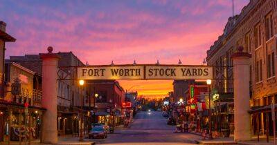 Fort Worth Stockyards: Check Out the Hotspots Seen in ‘1883,’ ’Prison Break’ and More - www.usmagazine.com - Texas - county Hall - state Oregon - county Worth