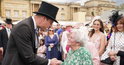 Prince William wowed as he meets 93-year-old royal fan at garden party - www.ok.co.uk