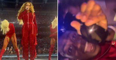 Security snatch Beyonce’s sunglasses after singer throws them into crowd - www.msn.com