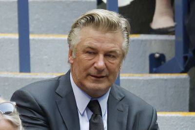 Alec Baldwin Spotted For The First Time After Hip Surgery, Strolls Around NYC With A Cane - etcanada.com - New York
