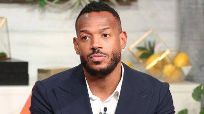 Marlon Wayans Calls Out United Airlines For Poor Treatment After Being Removed From Flight - www.etonline.com