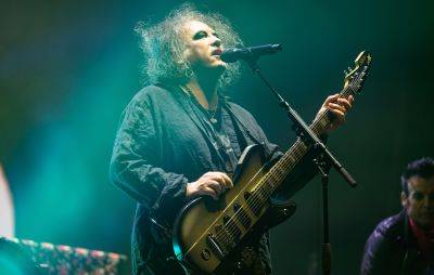 Watch Robert Smith sing ‘Plainsong’ to his wife offstage at The Cure show - www.nme.com - Los Angeles - USA - county Love