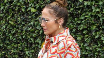 Jennifer Lopez Said Yes to the Tent Dress - www.glamour.com - Los Angeles - Italy