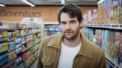 'Based on a True Story': Tom Bateman on the Westside Ripper and Making Out With Chris Messina (Exclusive) - www.etonline.com - Los Angeles
