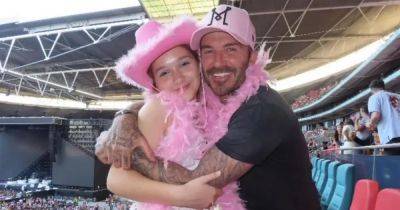 Fans gush over David Beckham as he sports pink feather boa in sweet video during night out with daughter Harper - www.manchestereveningnews.co.uk