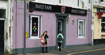 Parents' outrage over vape and sweet shop set up near secondary school - www.dailyrecord.co.uk - Scotland