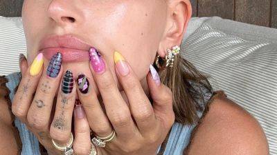 Mismatched Nails Are the Coolest Manicure for Summer 2023 - www.glamour.com - France