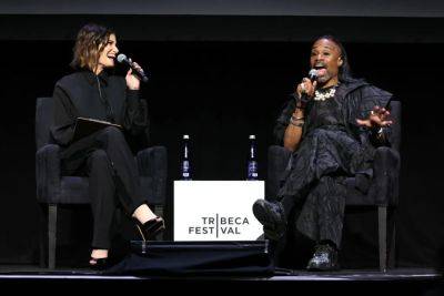 Breaking Barriers And Belting High Notes: A Storyteller’s Session With Idina Menzel And Billy Porter – Tribeca Festival - deadline.com - Hollywood