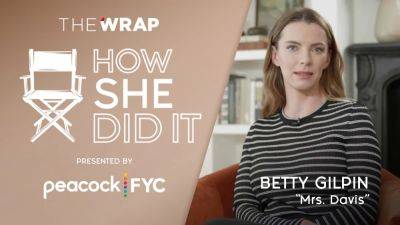 ‘Mrs. Davis’ Star Betty Gilpin Welcomed the Show’s Tonal Shifts: ‘I Find That Much More True to Life’ | How She Did It Presented by Peacock - thewrap.com