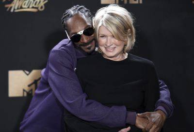 Here’s what Martha Stewart’s bestie Snoop Dogg thinks of her thirst trap pics - nypost.com