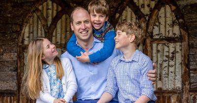 Prince William is a doting dad as he cuddles George, Charlotte and Louis in Father’s Day pic - www.ok.co.uk