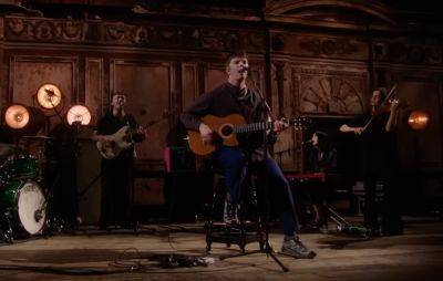 Watch Fontaines D.C.’s Grian Chatten make solo ‘Jools Holland’ debut - www.nme.com - Spain - USA