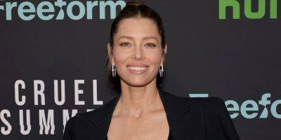 Jessica Biel Doesn't Know How To TikTok, Misses Pagers From the 90s - www.justjared.com