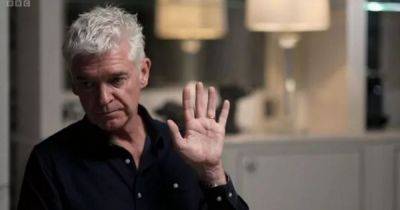 Phillip Schofield 'blistered both hands' from vaping so much during affair scandal aftermath - www.manchestereveningnews.co.uk - Manchester