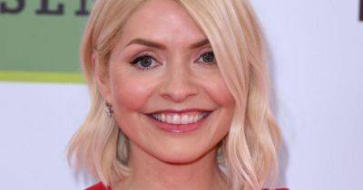 Holly Willoughby breaks social media silence with make-up free selfie on Instagram - www.manchestereveningnews.co.uk - Portugal