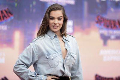 Hailee Steinfeld Says She’s ‘Drawn’ To Playing Strong Female Roles On Screen That ‘Fight To Have Their Voice Heard’ - etcanada.com - Canada - Beyond
