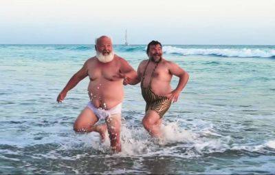 Tenacious D frolic on the beach for their cover of ‘Wicked Game’ - www.nme.com - Britain - USA - California - Germany - New Orleans - state Kansas - parish Orleans