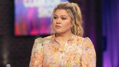 Kelly Clarkson Has a New Outlook on Dating Post-Divorce - www.etonline.com - USA - New York