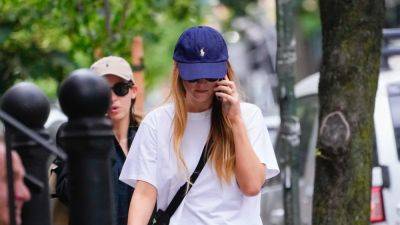 Jennifer Lawrence Wore a White T-Shirt the ‘Quiet Luxury’ Way - www.glamour.com - New York