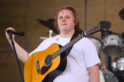 Watch: Lewis Capaldi Emotionally Thanks Glastonbury Crowd For Helping Him With Song As He Struggled With Tourette’s - deadline.com - Britain