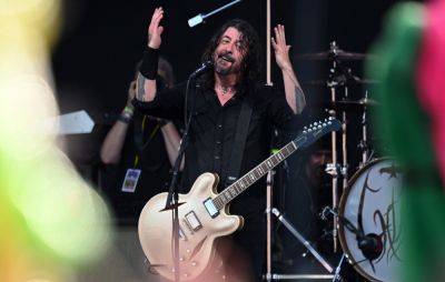 Dave Grohl caught the train to Glastonbury - www.nme.com