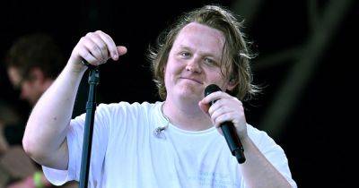 Lewis Capaldi Apologizes to Glastonbury Crowd After He Loses Voice Mid-Song, Audience Sweetly Completes Melody - www.usmagazine.com - Scotland - county Love
