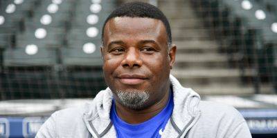 MLB's Ken Griffey Jr Reveals Why He Never Signed With The NY Yankees - www.justjared.com - Seattle - city Chicago, county White