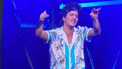 Bruno Mars Dazzles Philippines Crowd With Hit-Filled Set — and Comments in Tagalog: Concert Review - variety.com - Hawaii - city Honolulu - Philippines - city Manila