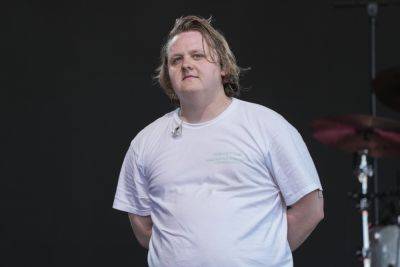 Lewis Capaldi Announces Break From Touring For Foreseeable Future After Struggling Through Glastonbury Performance - etcanada.com