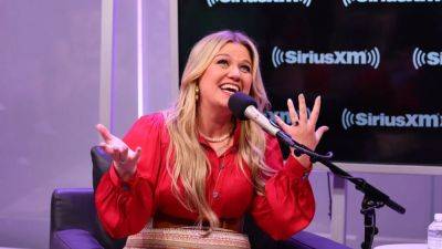 Kelly Clarkson Says Celebs That Were Rude to Her After 'American Idol' Ended Up on Music Competition Shows - www.etonline.com - USA