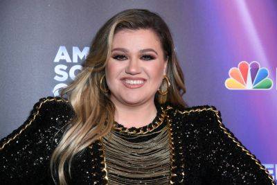 Kelly Clarkson Says ‘I Have a Bad Vibe’ With ‘Since U Been Gone’ After Being Lied to About the Songwriting: ‘I Looked Like a Fool’ - variety.com - Sweden