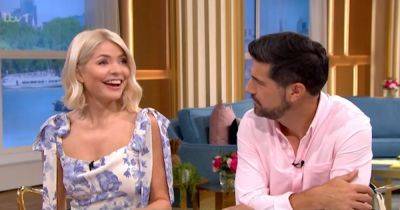 Holly Willoughby blushes and brushes off questions about husband in red-faced This Morning moment - www.manchestereveningnews.co.uk